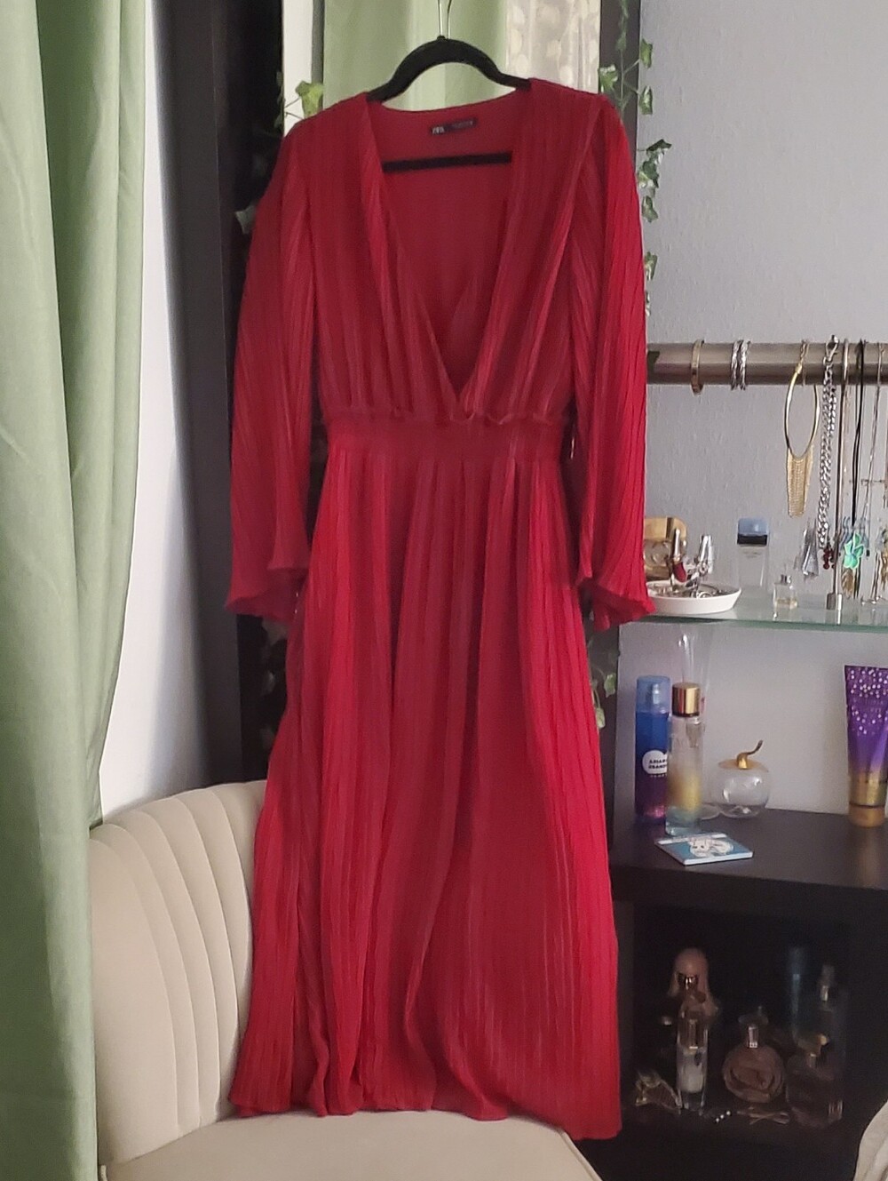 💕 Zara 💕 Red Pleated V-Neck Midi Dress Size M